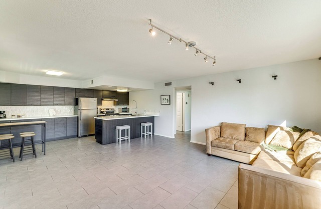 Community Pool: Scottsdale Condo 2 Mi to ASU