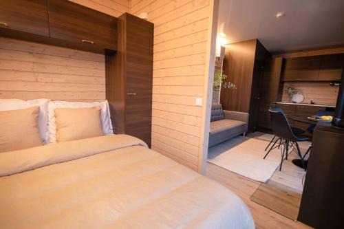 Compact Cabin for Remote Work and Adventures in Yllas