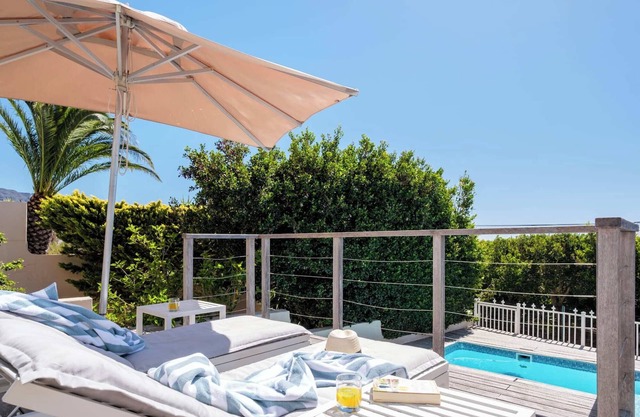 Compact Camps Bay Holiday Apartment with Private Pool Sea Escape