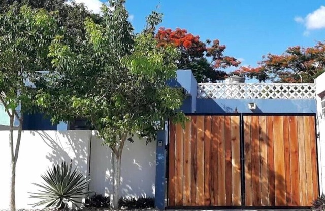 Complete rest house with WIFI 5 minutes from downtown