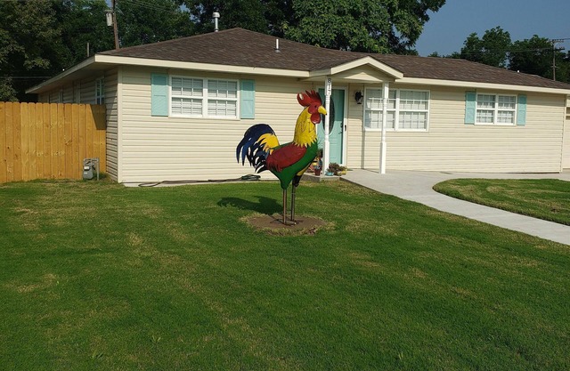 Completely remodeled 4 bedroom home 8 blocks from the PW Mercantile!