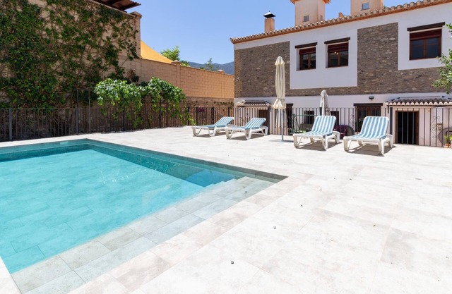 Complex of 2 houses with swimming pool,