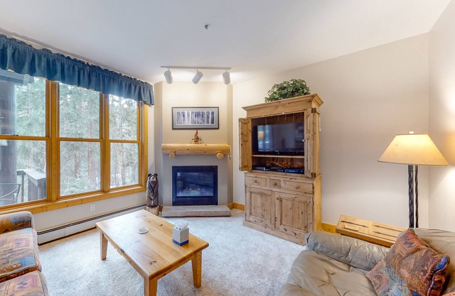 Condo Just Steps from a Free Ski Shuttle, Shared Pool and Hot Tubs