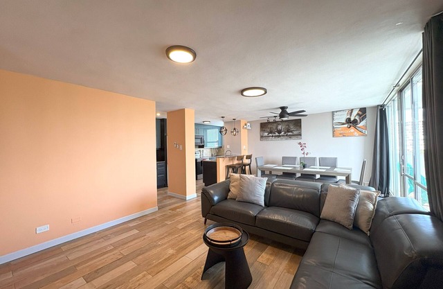 Condo Nappa San Juan Oceanview, Isla Verde Beach, 26 Ft Balcony Overlooking City