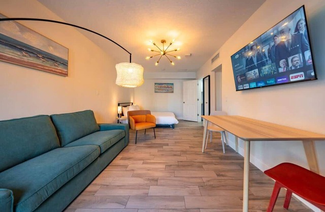 Condo On The Beach - Heated Pool - Self Check-in