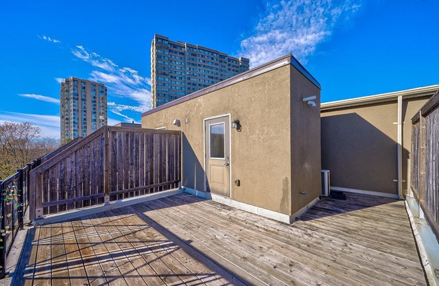 Condo Townhouse in TorontonModern and Stylish condo townhousen