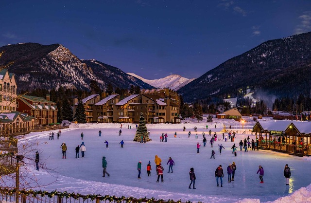 Condo With Private Patio, on shuttle route by RedAwning