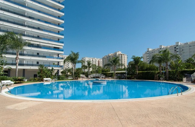 Condo with swimming pools/wifi/BBQ. Modern decoration Ideal for families.