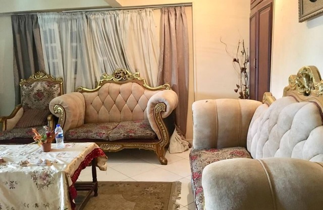 condoCozy Furnitured Apartment Downtown Cairo offers accommodation in Cairo, 1.1 km from Tahrir Square and 1.2 km from Ibn Tulun Mosque. The property is 1.5 km from The Egyptian Museum