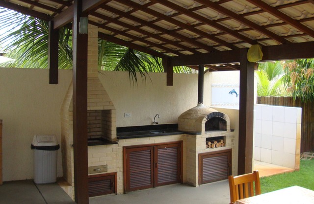 Condominium in front of a beautiful Guarajuba beach, 200 meters on foot, with WIFI and SKY