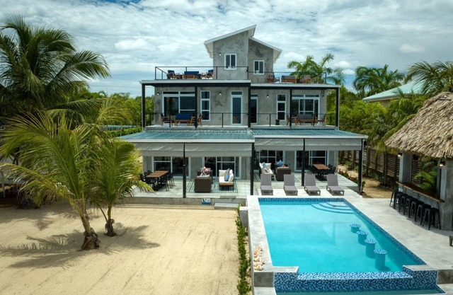 Conmigo Villas - 6 Bedroom Beachfront w/Pool