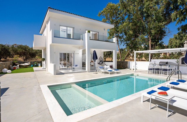 Constantinos Villa, Sublime Island Εscape.Walking distance to the beach & shops