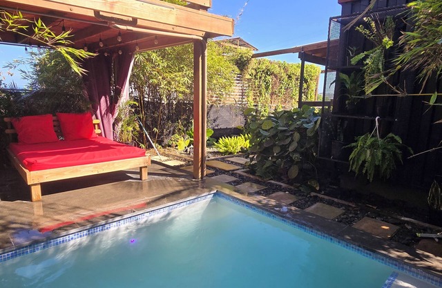 Container House w/Swimming Pool —Sea View -5 min from the beach!