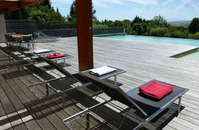 Contemporary architect villa standing large swimming pool, view 7 km Carcassonne