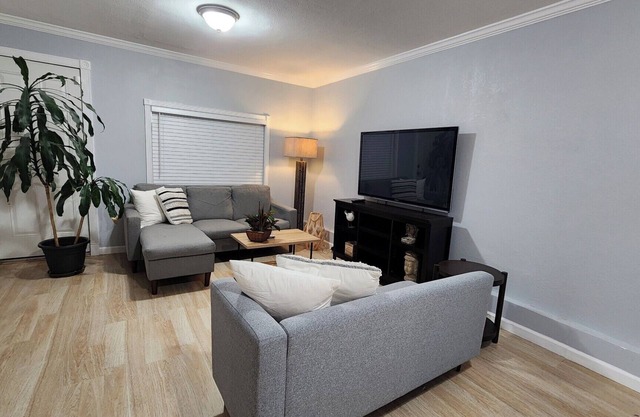 Contemporary and Stylish Flat near SFO