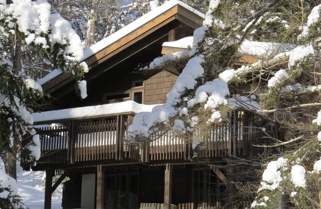 Contemporary Classic Vermont Ski House with 4 bedrooms - Sleeps 8 in Beds
