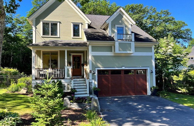 Contemporary Family Friendly Home Near Beach Meets Every Need