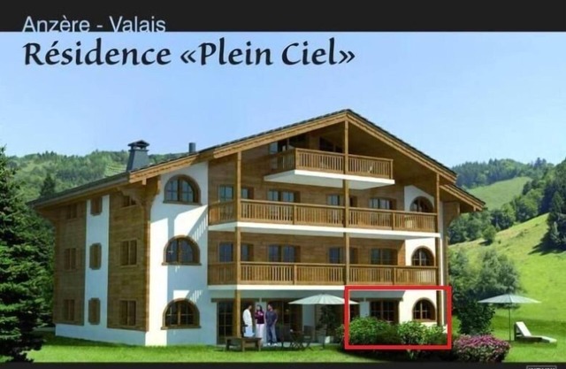 Contemporary flat with a garden. Warmly decorated; a large living room with a dining room and a bea