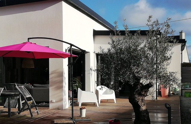 Contemporary house, on one level... ideal for 4 people.