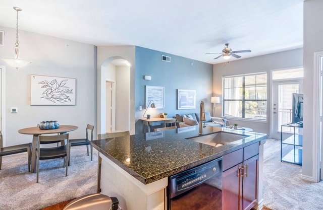 Contemporary large 1BR, in unit Washer/Dryer, FREE parking with all amenities!