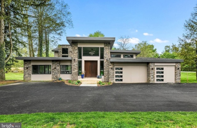 Contemporary Luxury Villa in Convenient Baltimore County