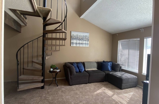 Contemporary Peaceful Getaway with Ample Parking