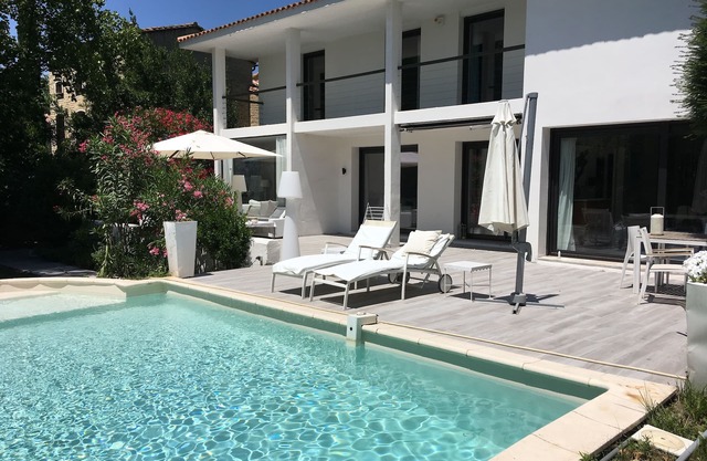Contemporary villa about 220m2 swimming pool