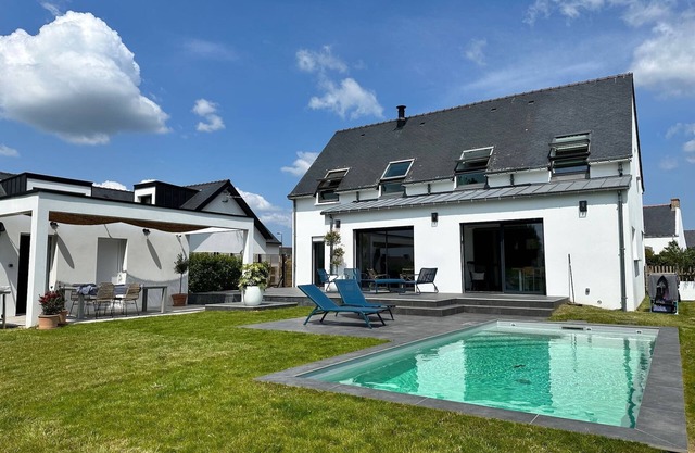 Contemporary villa with swimming pool, Ria d'Etel