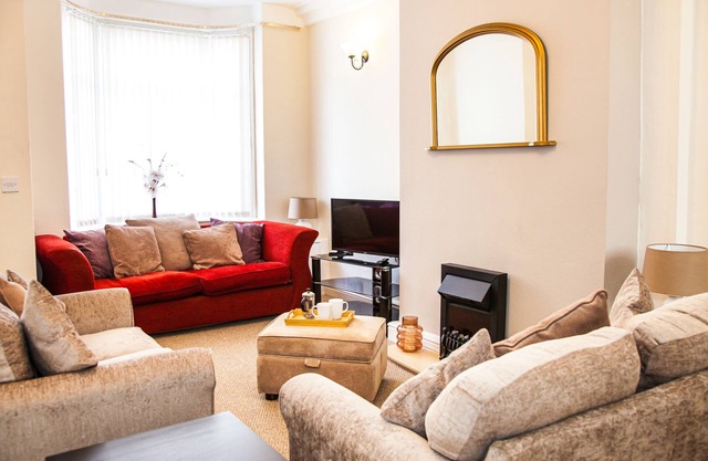 Contractor house, sleeps 5, close to bars and restaurant's, long stays available