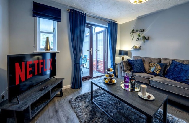 Contractors | Family home 𝙁𝙍𝙀𝙀 Netflix,𝙁𝙖𝙨𝙩 WiFi, near Dudley/Birmingham