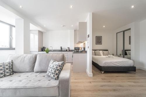 Convenience Studio in Solihull with Parking NEC & Airport