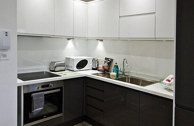 Convenient 1 Bed Apartment in the centre of Newbury (2CHE)
