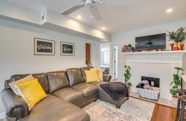 Convenient OKC Apartment: 4 Mi to Dtwn!