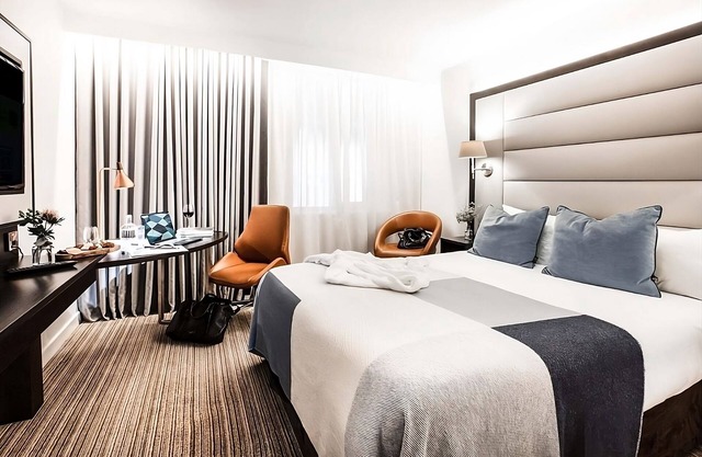 Convenient Stay in Dublin Downtown! Stylish Hotel Close to Irish Whiskey Museum