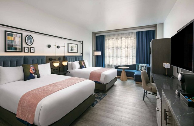 Convenient Stay, Superb Location! Contemporary Unit with City View, Pets Allowed