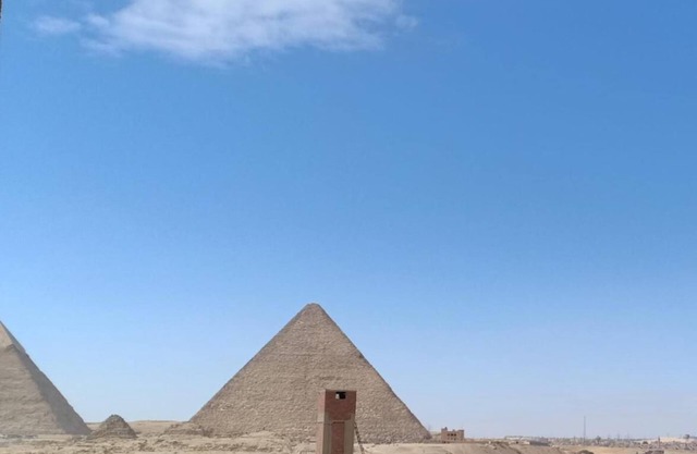 Conveniently close to the pyramids and Sphinx in Egypt, very comfortable stay!