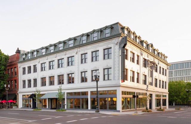 Conveniently To Excellent Transportation! Short Drive to Hawthorne District