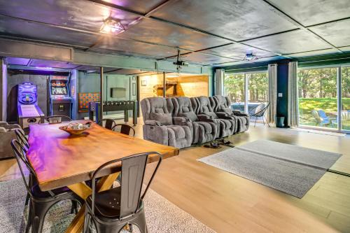 Conways Cabin Poconos Getaway with Game Room!