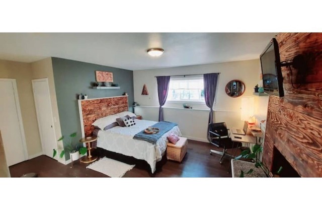 Cool & cozy city retreat -15 min drive to Seattle!