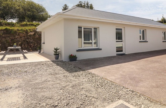 COOLNAHARRAGILL LOWER ANNEXE in Glenbeigh, County Kerry