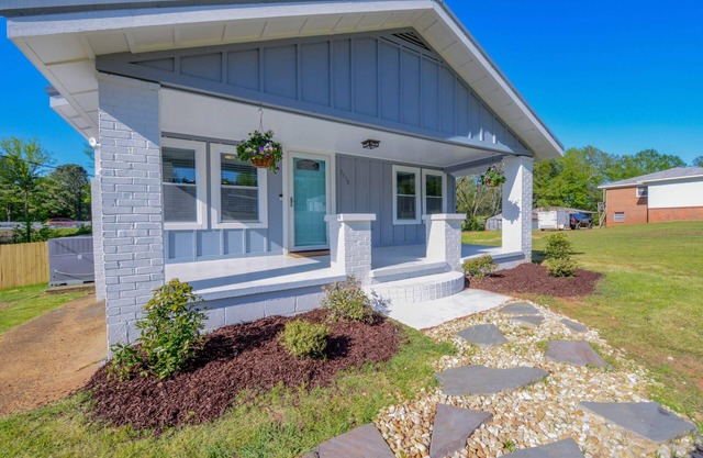 Copper Cottage- 5.1 miles to UA w/covered patio