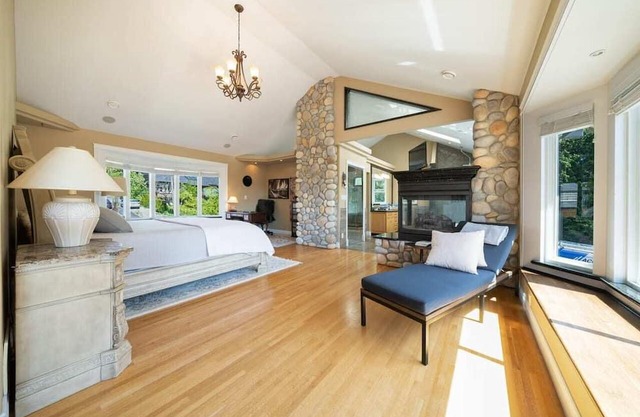 Coquitlam 5bed/3bath Luxury home + swimming pool