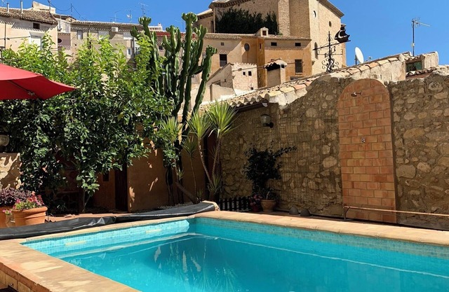 Cora de Tudmir country house