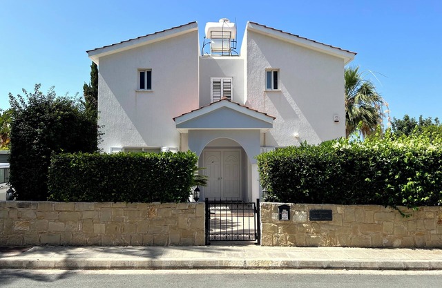 Coral Bay Villa. Private pool. Sea and Mountain Views. Great location.