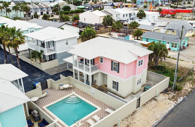 Coral Cottage | Walk to Beach | Pool | Sleeps 10