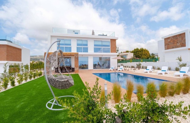 Coral Elite Residence 10. Prestige 4 bedroom villa with private pool and jacuzzi