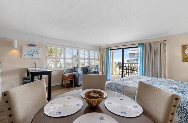 Corner condo with huge Gulf views