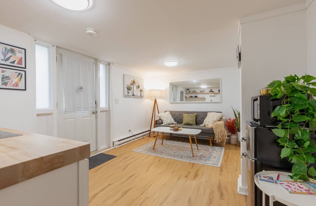 Corner Cottage - cozy studio just north of Boston