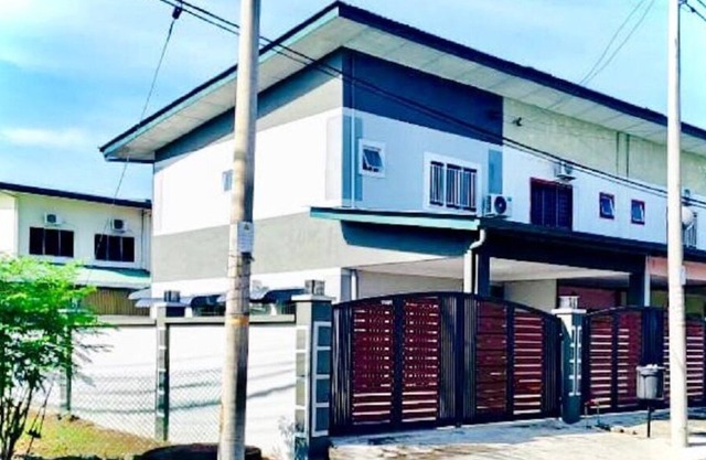 Corner Lot House at Taman Bahagia Batu 7 Sandakan. 2 Minutes to the Airport!