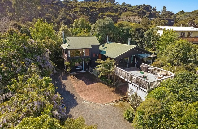 Coromandel Cottage - Romantic Rustic - Sea views